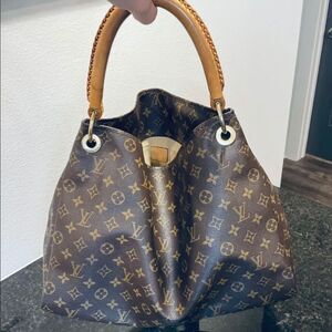 Louis Vuitton Artsy MM